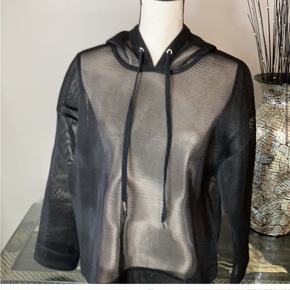 Women’s H&M Divided black mesh pullover-M